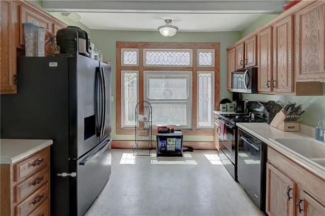 1032 5th Avenue, Leavenworth, KS 66048