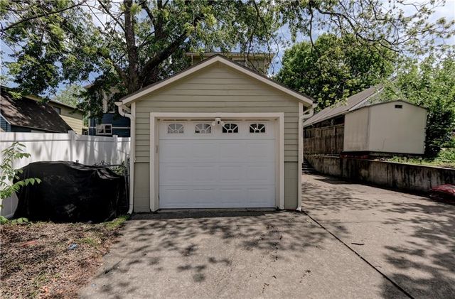 1032 5th Avenue, Leavenworth, KS 66048
