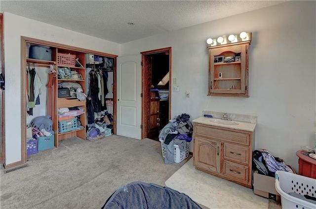 1032 5th Avenue, Leavenworth, KS 66048