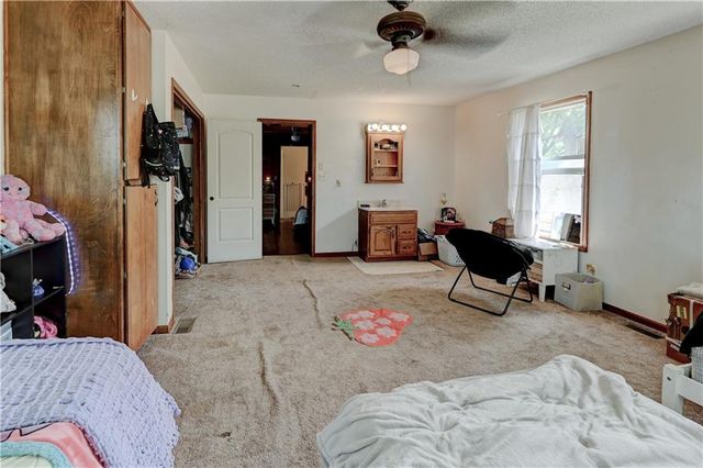 1032 5th Avenue, Leavenworth, KS 66048