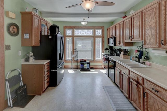 1032 5th Avenue, Leavenworth, KS 66048