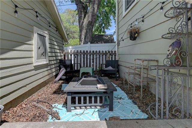 1032 5th Avenue, Leavenworth, KS 66048