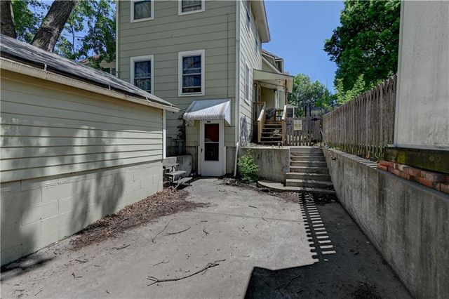 1032 5th Avenue, Leavenworth, KS 66048