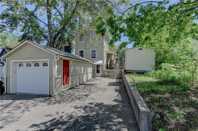 1032 5th Avenue, Leavenworth, KS 66048