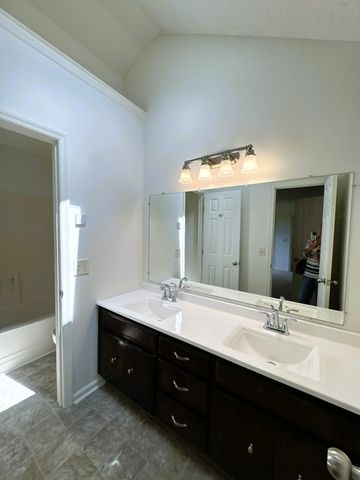 1111 Forestwood Ct, Smyrna, TN 37167