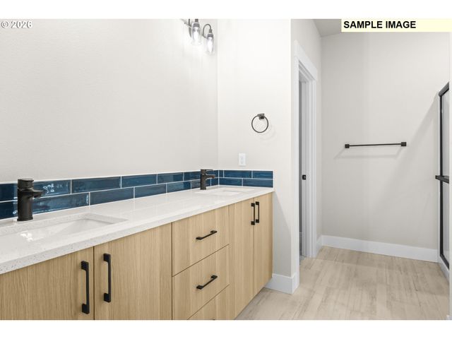 2201 E JUNIPER Cir 20, La Center, WA 98629