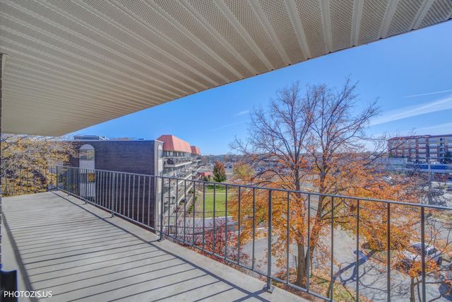 4900 Foster Street 412, Skokie, IL 60077