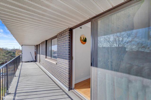 4900 Foster Street 412, Skokie, IL 60077