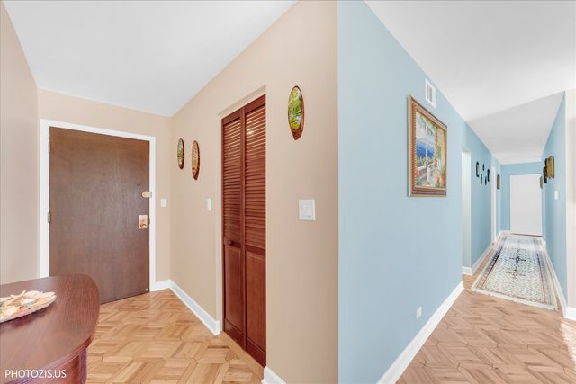 4900 Foster Street 412, Skokie, IL 60077