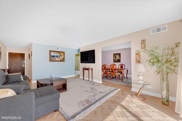 4900 Foster Street 412, Skokie, IL 60077