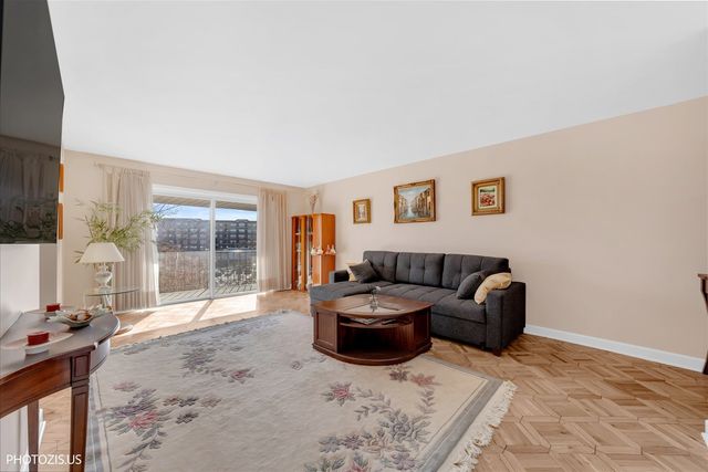 4900 Foster Street 412, Skokie, IL 60077