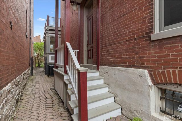 2421 S 13TH Street, St Louis, MO 63104