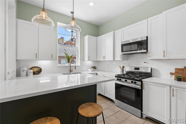 2421 S 13TH Street, St Louis, MO 63104