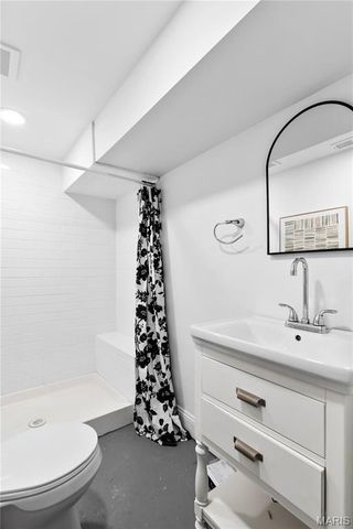 2421 S 13TH Street, St Louis, MO 63104