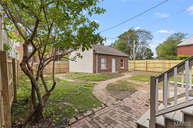 2421 S 13TH Street, St Louis, MO 63104