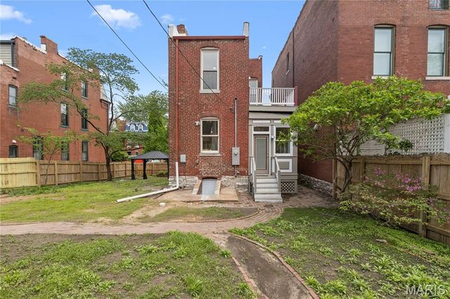 2421 S 13TH Street, St Louis, MO 63104