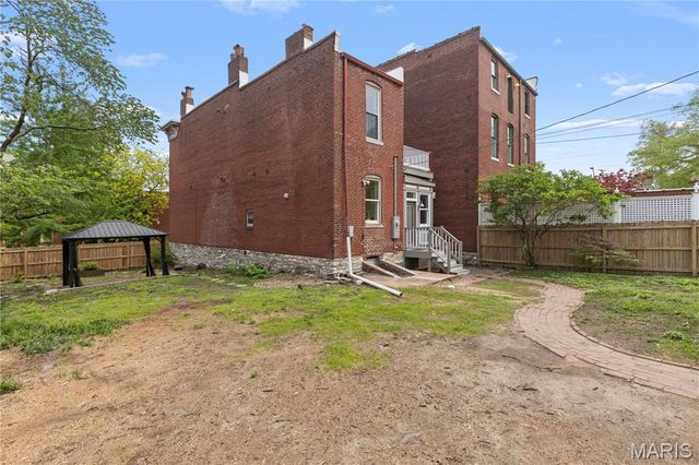 2421 S 13TH Street, St Louis, MO 63104