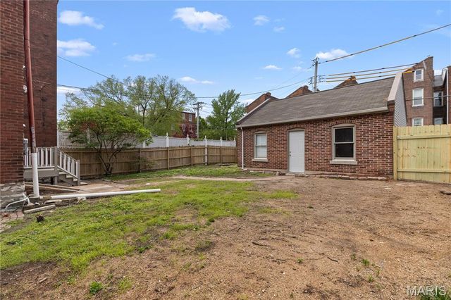 2421 S 13TH Street, St Louis, MO 63104