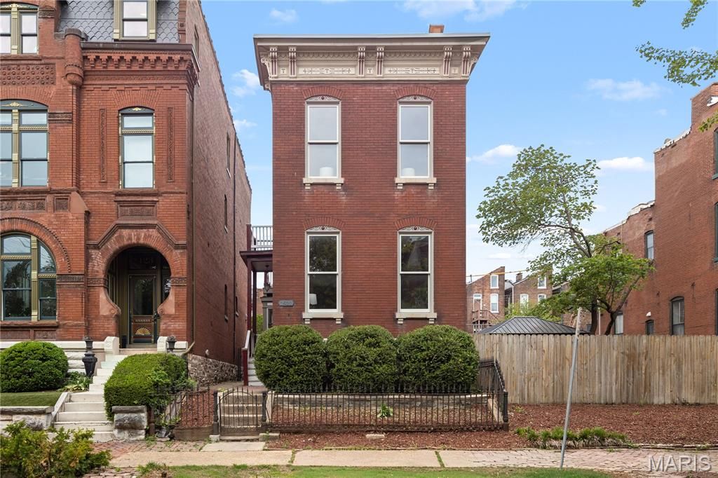 2421 S 13TH Street, St Louis, MO 63104