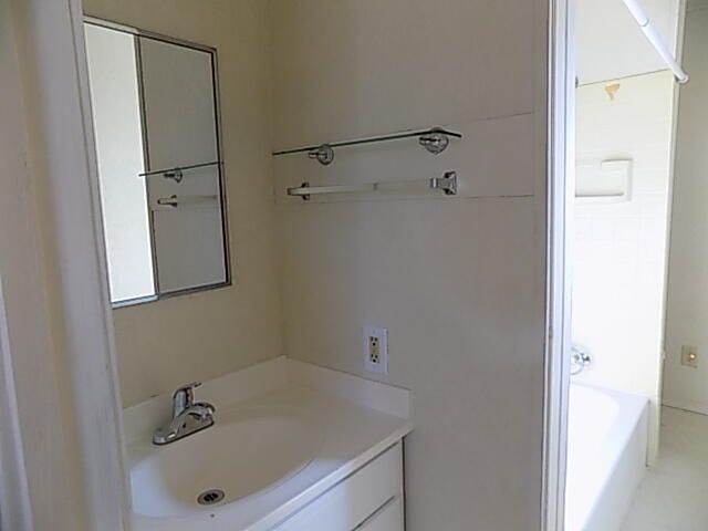 1232 N Farmer Avenue, Springfield, MO 65802