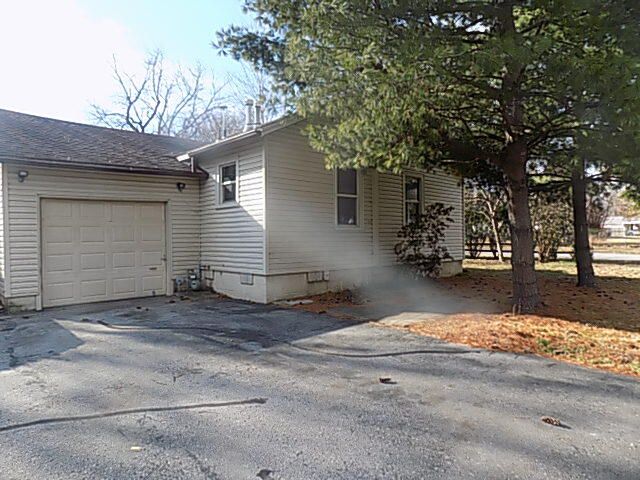 1232 N Farmer Avenue, Springfield, MO 65802