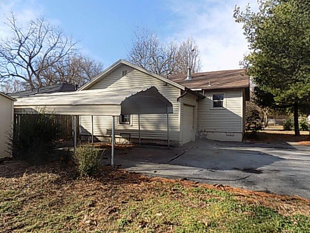 1232 N Farmer Avenue, Springfield, MO 65802