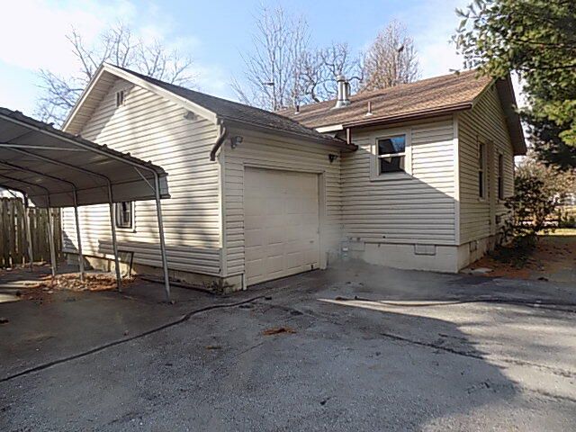 1232 N Farmer Avenue, Springfield, MO 65802