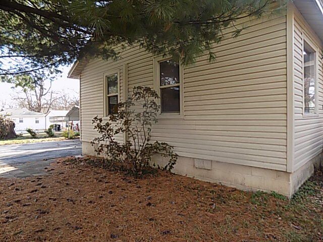 1232 N Farmer Avenue, Springfield, MO 65802