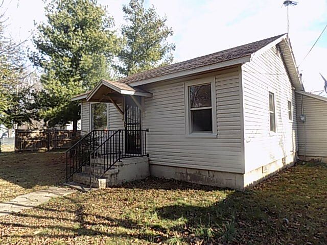 1232 N Farmer Avenue, Springfield, MO 65802