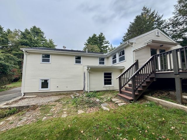 8 Blueberry Lane, Sturbridge, MA 01566