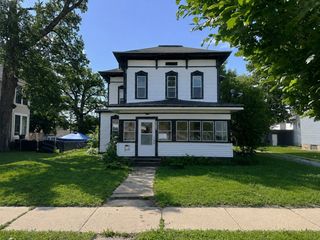 1515 B Ave NE, Cedar Rapids, IA 52402