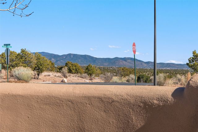 31 Camino Botanica, Santa Fe, NM 87507