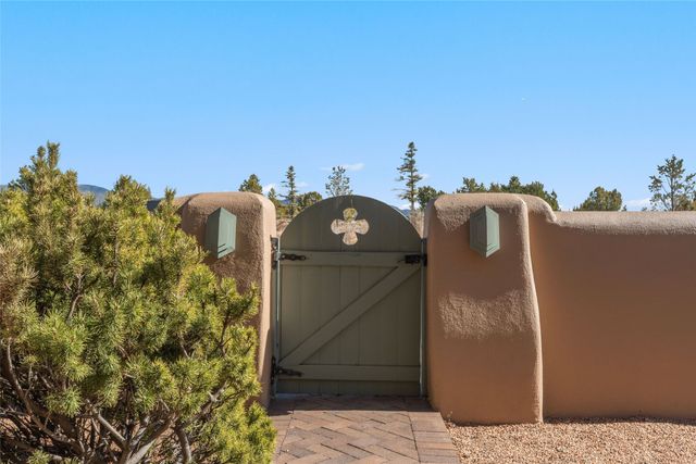 31 Camino Botanica, Santa Fe, NM 87507