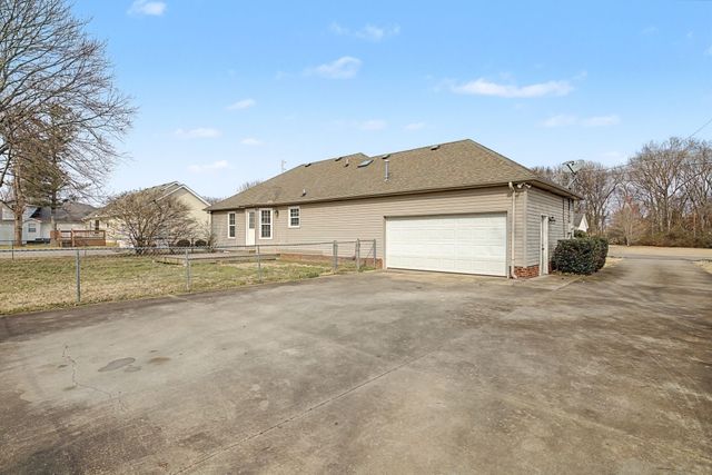 723 Hogan Dr, Murfreesboro, TN 37128