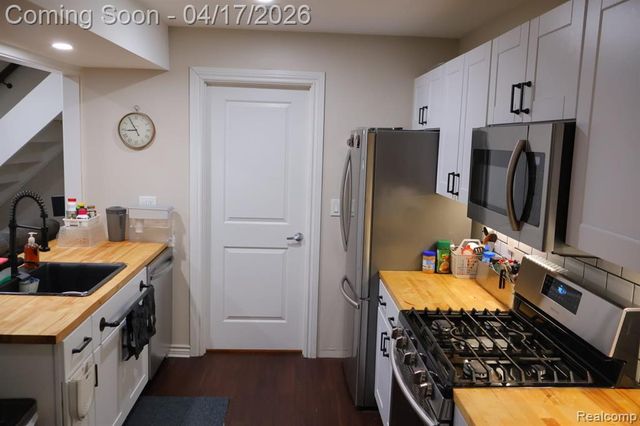 39845 Village Wood Lane 379, Novi, MI 48375