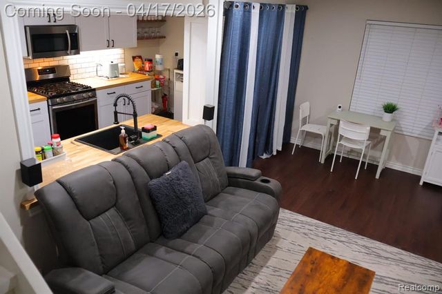 39845 Village Wood Lane 379, Novi, MI 48375