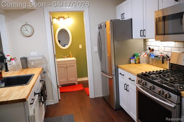 39845 Village Wood Lane 379, Novi, MI 48375