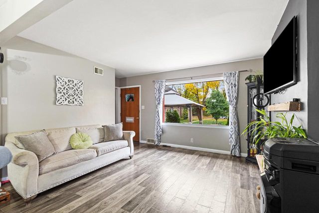 2352 S 79th STREET, West Allis, WI 53219