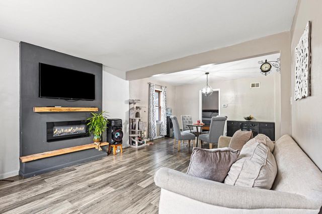 2352 S 79th STREET, West Allis, WI 53219