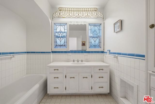 1136 Harvard Street, Santa Monica, CA 90403