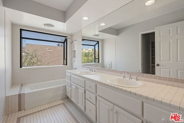 1136 Harvard Street, Santa Monica, CA 90403