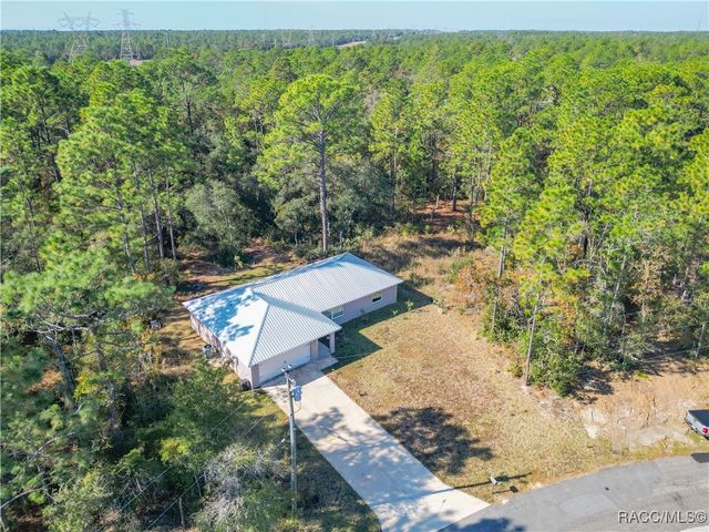 7090 N Maltese Drive, Citrus Springs, FL 34433