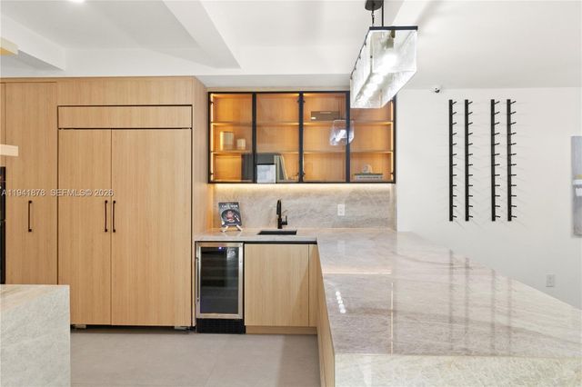 435 W 43rd St, Miami Beach, FL 33140