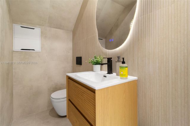 435 W 43rd St, Miami Beach, FL 33140