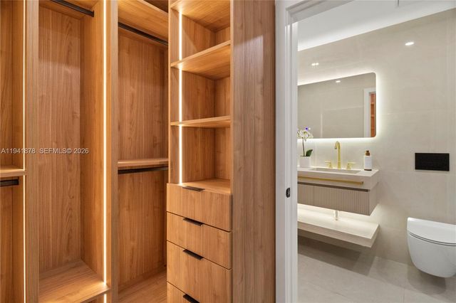 435 W 43rd St, Miami Beach, FL 33140