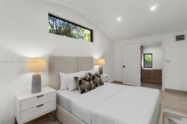 435 W 43rd St, Miami Beach, FL 33140