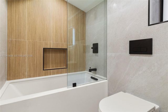 435 W 43rd St, Miami Beach, FL 33140