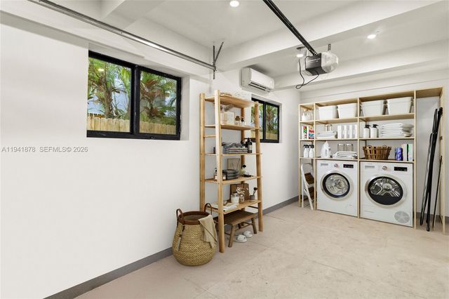 435 W 43rd St, Miami Beach, FL 33140