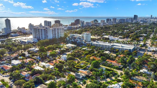 435 W 43rd St, Miami Beach, FL 33140