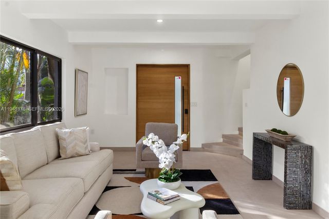 435 W 43rd St, Miami Beach, FL 33140